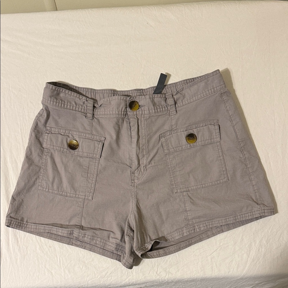 Vuori Women's Taupe Cargo Shorts Large
